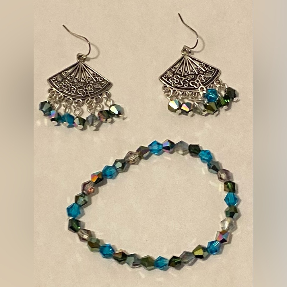 Sparkling crystal bracelet & chandelier earrings (final price)